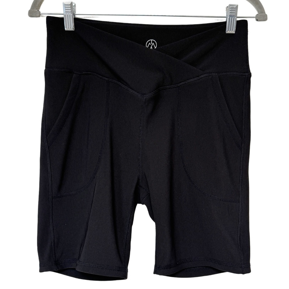 {Move Theology} Crossover Waist Ribbed Yoga Bike Shorts